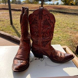 Ariat brown cowgirl boots size 8.5B